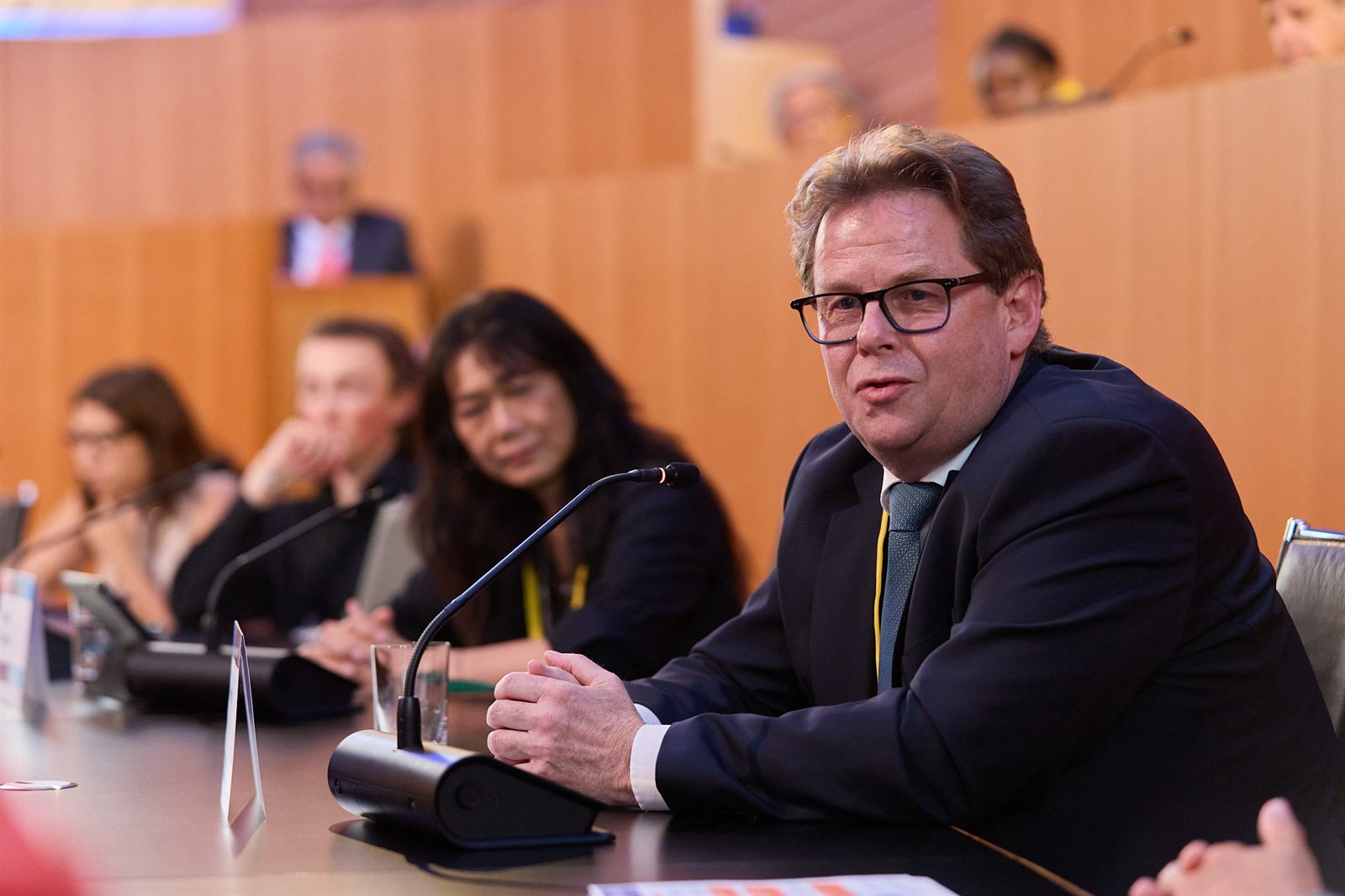 Carl Heinrich Bruhn auf dem Podium „The Slow Pandemic: Antimicrobial Resistance and the Future of Global Health Security“ beim Global Solutions Summit 2026