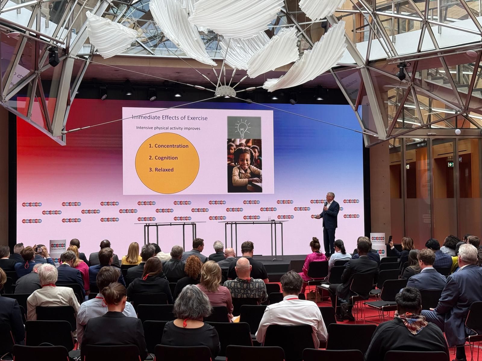 Prof. Dr. Axel Haverich beim Vortrag über Prävention und Bewegung auf dem Global Solutions Summit 2026